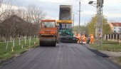 SAOBRAĆAJNICA ŠIRA ZA METAR: U toku je asfaltiranju puta u somborskom Bukovcu SAOBRAĆAJNICA ŠIRA ZA METAR: U toku je asfaltiranju puta u somborskom Bukovcu