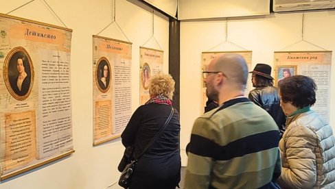 MINA KARADŽIĆ STIGLA I U KRAGUJEVAC: Otvorena izložba o ćerki Vuka Karadžića, autorke Svetlane Matić MINA KARADŽIĆ STIGLA I U KRAGUJEVAC: Otvorena izložba o ćerki Vuka Karadžića, autorke Svetlane Matić