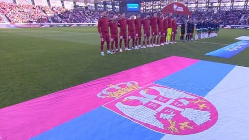 SJAJNA ATMOSFERA U LESKOVCU: Himna Bože pravde se orila na stadionu Dubočica (VIDEO) SJAJNA ATMOSFERA U LESKOVCU: Himna Bože pravde se orila na stadionu Dubočica (VIDEO)