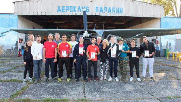 ПАРАЋИНСКОМ АЕРО-КЛУБУ: Признање Светске падобранске асоцијације ПАРАЋИНСКОМ АЕРО-КЛУБУ: Признање Светске падобранске асоцијације