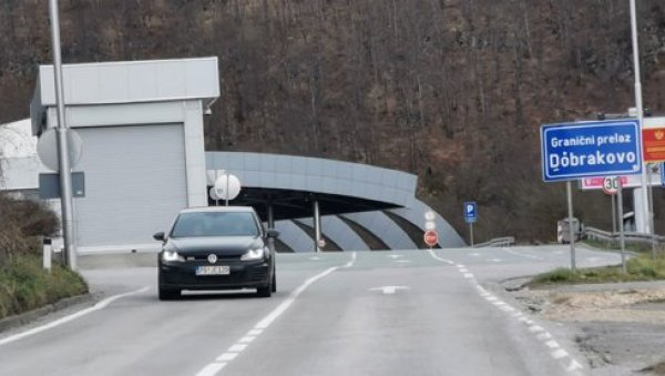 НА ГРАНИЧНОМ ПРЕЛАЗУ ДОБРАКОВО УХАПШЕНИ ДРЖАВЉАНИ БиХ: Разбојништвом до девиза НА ГРАНИЧНОМ ПРЕЛАЗУ ДОБРАКОВО УХАПШЕНИ ДРЖАВЉАНИ БиХ: Разбојништвом до девиза