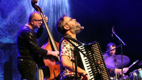 VIKEND DŽEZ TRILOGIJA U SMEDEREVU: Sjajna muzička predstava u gradu na Dunavu (FOTO) VIKEND DŽEZ TRILOGIJA U SMEDEREVU: Sjajna muzička predstava u gradu na Dunavu (FOTO)