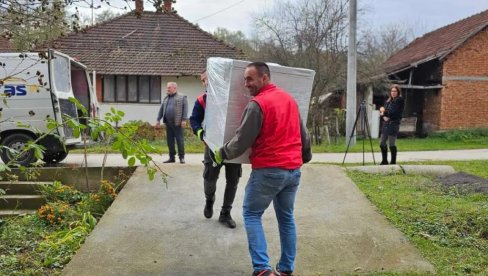 DONACIJA BELE TEHNIKE: Pomoć Vrnjčanima koji su pretrpeli štetu u ovogodišnjim poplavama (FOTO) DONACIJA BELE TEHNIKE: Pomoć Vrnjčanima koji su pretrpeli štetu u ovogodišnjim poplavama (FOTO)