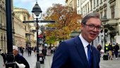 ПОНОВО У УЛИЦИ МОГ ДЕТИЊСТВА: Председник се присетио драгих успомена (ФОТО) ПОНОВО У УЛИЦИ МОГ ДЕТИЊСТВА: Председник се присетио драгих успомена (ФОТО)