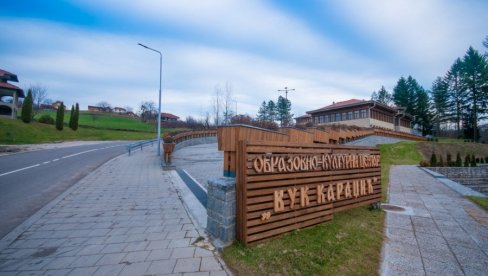 BESPLATNI NAUČNO-OBRAZOVNI KAMPOVI U TRŠIĆU: Srednjoškolci uče o veštačkoj inteligenciji i robotici BESPLATNI NAUČNO-OBRAZOVNI KAMPOVI U TRŠIĆU: Srednjoškolci uče o veštačkoj inteligenciji i robotici