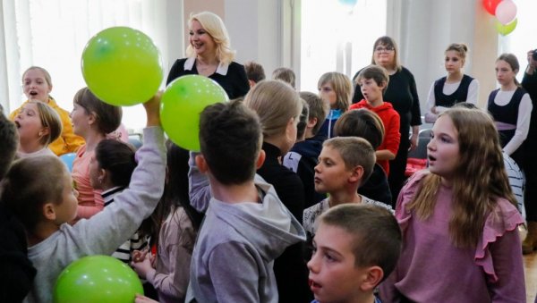 ВИШЕ БЕБА, АЛИ ЈОШ НЕДОВОЉНО: Србија је Светски дан детета, 20. новембар, дочекала са милион становника млађих од 15 година ВИШЕ БЕБА, АЛИ ЈОШ НЕДОВОЉНО: Србија је Светски дан детета, 20. новембар, дочекала са милион становника млађих од 15 година