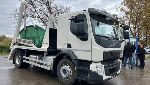 NOVA MEHANIZACIJA OLAKŠAVA POSAO: Grad Beograd obezbeđuje tri nove mašine za obrenovačke komunalce NOVA MEHANIZACIJA OLAKŠAVA POSAO: Grad Beograd obezbeđuje tri nove mašine za obrenovačke komunalce