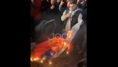 ZBOG PALJENJA SRPSKE ZASTAVE NA TRGU U TIRANI: Srbija uručila protestnu notu Albaniji ZBOG PALJENJA SRPSKE ZASTAVE NA TRGU U TIRANI: Srbija uručila protestnu notu Albaniji