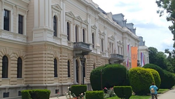 ПОЖАРЕВАЦ ПОМАЖЕ СТУДЕНТИМА: Расписан конкурс за 85 стипендија ПОЖАРЕВАЦ ПОМАЖЕ СТУДЕНТИМА: Расписан конкурс за 85 стипендија