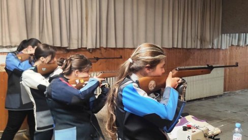 SPORTSKO STRELJAŠTVO U PARAĆINU: Medalje za članove SK „SFS Borac“ (FOTO) SPORTSKO STRELJAŠTVO U PARAĆINU: Medalje za članove SK „SFS Borac“ (FOTO)