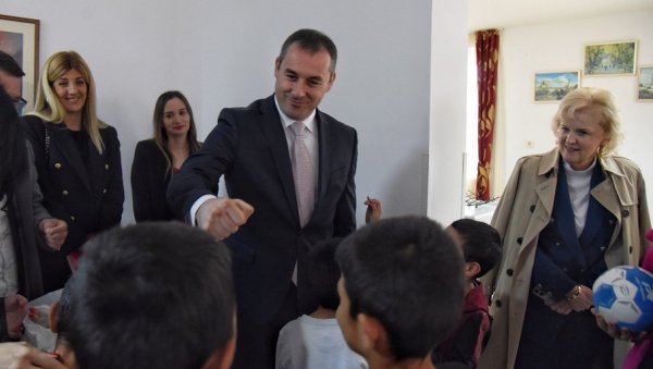ПРЕДСТАВНИЦИ ВЛАДЕ ПОСЕТИЛИ ДЕЧЈИ ДОМ МЛАДОСТ: Указати где је пажња најпотребнија ПРЕДСТАВНИЦИ ВЛАДЕ ПОСЕТИЛИ ДЕЧЈИ ДОМ МЛАДОСТ: Указати где је пажња најпотребнија