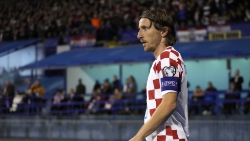 STIŽE HRVAT DA ZAUSTAVI SRBE: Luka Modrić na posebnom zadatku STIŽE HRVAT DA ZAUSTAVI SRBE: Luka Modrić na posebnom zadatku