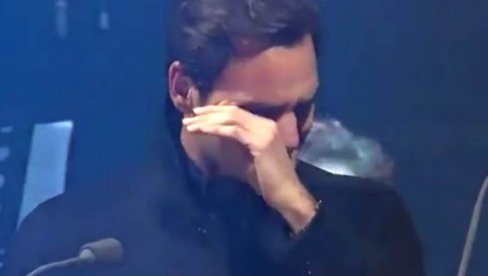 FEDERER PLAČE LI PLAČE! Švajcarac se ponovo emotivno slomio, ali ovog puta nije razlog Novak Đoković (VIDEO) FEDERER PLAČE LI PLAČE! Švajcarac se ponovo emotivno slomio, ali ovog puta nije razlog Novak Đoković (VIDEO)