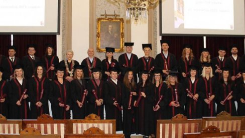 SVEČANOST U REKTORATU UNIVERZITETA U BEOGRADU: Srpsko zdravstvo bogatije za 39 doktora nauka SVEČANOST U REKTORATU UNIVERZITETA U BEOGRADU: Srpsko zdravstvo bogatije za 39 doktora nauka