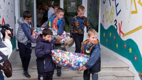 IMA NADE ZA NAŠU DECU: Đaci ove škole uradili su neverovatnu stvar (FOTO) IMA NADE ZA NAŠU DECU: Đaci ove škole uradili su neverovatnu stvar (FOTO)