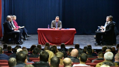 САОПШТЕЊЕ КАНЦЕЛАРИЈЕ ЗА КиМ: Петковић разговарао са представницима Срба о политичко-безбедносној ситуацији (ФОТО) САОПШТЕЊЕ КАНЦЕЛАРИЈЕ ЗА КиМ: Петковић разговарао са представницима Срба о политичко-безбедносној ситуацији (ФОТО)