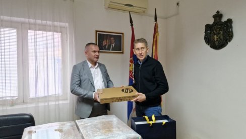 MINISTAR MARTINOVIĆ OBIŠAO RADOVE: Uskoro završetak prve faze renoviranja srednje škole u Osečini (FOTO) MINISTAR MARTINOVIĆ OBIŠAO RADOVE: Uskoro završetak prve faze renoviranja srednje škole u Osečini (FOTO)