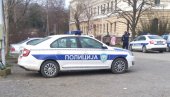 DOJAVU PRIMILE SVE ŠKOLE: Posle provere, osmoletke u Novom Beogradu nastavile nastavu DOJAVU PRIMILE SVE ŠKOLE: Posle provere, osmoletke u Novom Beogradu nastavile nastavu