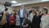 SRBIJA SE ODUŽUJE SVOJIM PENZIONERIMA: Vesić i Tomašević u Kuli (VIDEO) SRBIJA SE ODUŽUJE SVOJIM PENZIONERIMA: Vesić i Tomašević u Kuli (VIDEO)
