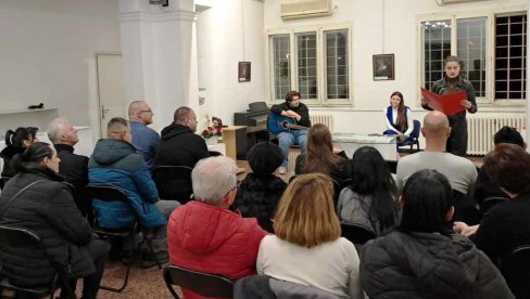 VETAR U LEĐA NAĐI SAVIĆ: Paraćinka (18) predstavila prvu knjigu (FOTO) VETAR U LEĐA NAĐI SAVIĆ: Paraćinka (18) predstavila prvu knjigu (FOTO)