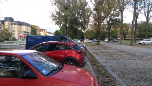 RADNICI I MEHANIZACIJA U ŠEST ULICA: Obnova i izgradnja parkirališta ublažava hronični problem parkiranja u Novom Sadu RADNICI I MEHANIZACIJA U ŠEST ULICA: Obnova i izgradnja parkirališta ublažava hronični problem parkiranja u Novom Sadu