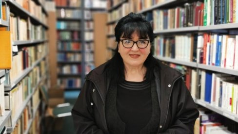 U SEDMOJ DECENIJI TREĆI PUT ZAVRŠILA FAKULTET: Nišlijka ruši sve predrasude, govori engleski, nemački, francuski, rumunski i arapski U SEDMOJ DECENIJI TREĆI PUT ZAVRŠILA FAKULTET: Nišlijka ruši sve predrasude, govori engleski, nemački, francuski, rumunski i arapski