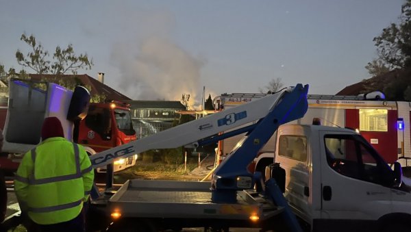 НЕ ЗНАЈУ ЈЕ ЛИ ЖЕНА ЖИВА: Ужас после експлозије гаса у Зрењанину, из Београда стигла специјална екипа (ФОТО/ВИДЕО) НЕ ЗНАЈУ ЈЕ ЛИ ЖЕНА ЖИВА: Ужас после експлозије гаса у Зрењанину, из Београда стигла специјална екипа (ФОТО/ВИДЕО)