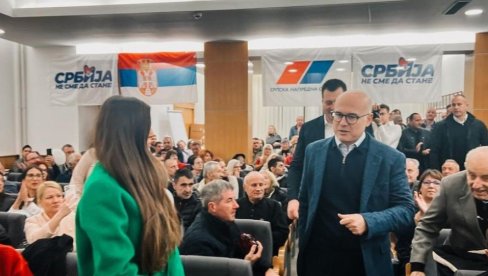 VUČEVIĆ NA ZVEZDARI: Pred nama su vrlo teški i sudbonosni izbori, ali i vrlo jednostavni (FOTO) VUČEVIĆ NA ZVEZDARI: Pred nama su vrlo teški i sudbonosni izbori, ali i vrlo jednostavni (FOTO)
