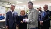 URUČENE PRVE STUDENTSKE KARTICE: Brojne pogodnosti i popusti za akademce URUČENE PRVE STUDENTSKE KARTICE: Brojne pogodnosti i popusti za akademce