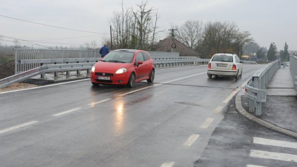 ЋУПРИЈА ПРЕ РОКА: Мост у Адранима на Ибарској маистрали пуштен у саобраћај ЋУПРИЈА ПРЕ РОКА: Мост у Адранима на Ибарској маистрали пуштен у саобраћај