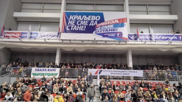 УЗДИГНУТОГ ЧЕЛА КА БУДУЋНОСТИ: Велики број људи пристиже на митинг листе Александар Вучић-Србија не сме да стане у Краљеву УЗДИГНУТОГ ЧЕЛА КА БУДУЋНОСТИ: Велики број људи пристиже на митинг листе Александар Вучић-Србија не сме да стане у Краљеву