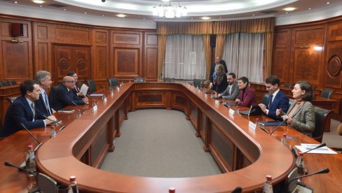 БРНАБИЋ СА СПЕЦИЈАЛНИМ ИЗАСЛАНИКОМ УК ЗА ЗАПАДНИ БАЛКАН СТЈУАРТОМ ПИЧОМ: Разговори о унапређењу билатералних односа две земље БРНАБИЋ СА СПЕЦИЈАЛНИМ ИЗАСЛАНИКОМ УК ЗА ЗАПАДНИ БАЛКАН СТЈУАРТОМ ПИЧОМ: Разговори о унапређењу билатералних односа две земље