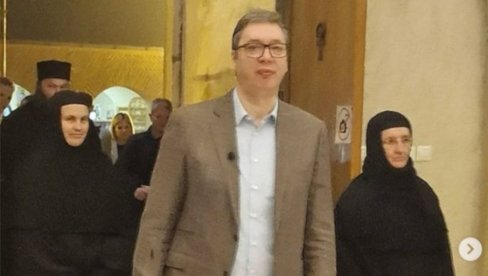 POSETIO SAM MANASTIR ŽIČU, VELIKU SVETINJU Vučić: Narodi koji ne čuvaju svoju prošlost, nemaju ni svoju budućnost (FOTO) POSETIO SAM MANASTIR ŽIČU, VELIKU SVETINJU Vučić: Narodi koji ne čuvaju svoju prošlost, nemaju ni svoju budućnost (FOTO)