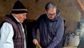 NOVI VUČIĆEV SNIMAK NA TIKTOKU: Predsednik posetio porodicu Radić (VIDEO) NOVI VUČIĆEV SNIMAK NA TIKTOKU: Predsednik posetio porodicu Radić (VIDEO)