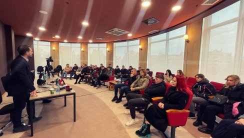 FOTOGRAFIJA I MULTIMEDIJA POD LUPOM: Bokac i Denčić edukovali srednjoškolce (FOTO) FOTOGRAFIJA I MULTIMEDIJA POD LUPOM: Bokac i Denčić edukovali srednjoškolce (FOTO)