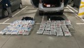 HAPŠENJE NA AUTO-PUTU PODGORICA-KOLAŠIN: Za Srbiju vozio 54 kilograma marihuane (FOTO) HAPŠENJE NA AUTO-PUTU PODGORICA-KOLAŠIN: Za Srbiju vozio 54 kilograma marihuane (FOTO)