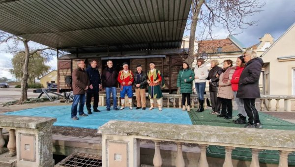 У КУЛИ ОБЕЛЕЖЕНО 77 ГОДИНА ОД КАДА СУ ОРГАНИЗОВАНО ИЗ ЦРНЕ ГОРЕ СТИГЛИ ПРВИ КОЛОНИСТИ: Победио је нагон за опстанком У КУЛИ ОБЕЛЕЖЕНО 77 ГОДИНА ОД КАДА СУ ОРГАНИЗОВАНО ИЗ ЦРНЕ ГОРЕ СТИГЛИ ПРВИ КОЛОНИСТИ: Победио је нагон за опстанком