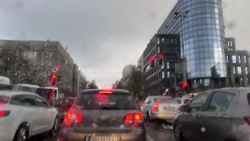 ПРВИ СНЕГ У БЕОГРАДУ: Пахуље се забелеле у престоници ПРВИ СНЕГ У БЕОГРАДУ: Пахуље се забелеле у престоници