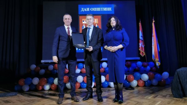 МАРТИНОВИЋ У КНИЋУ: Србија је данас снажна и поносита, тек ће показати своју праву моћ, независност и јачину МАРТИНОВИЋ У КНИЋУ: Србија је данас снажна и поносита, тек ће показати своју праву моћ, независност и јачину