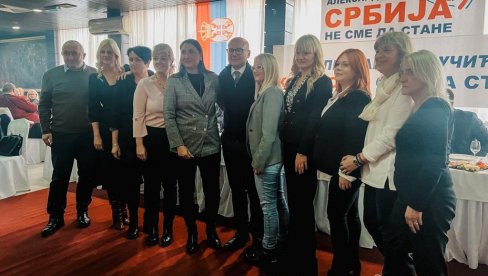 IZBORI PRED NAMA NISU IGRA, A DRŽAVA NIJE IGRAČKA: Vučević posetio Braničevski okrug i razgovarao sa građanima (FOTO) IZBORI PRED NAMA NISU IGRA, A DRŽAVA NIJE IGRAČKA: Vučević posetio Braničevski okrug i razgovarao sa građanima (FOTO)