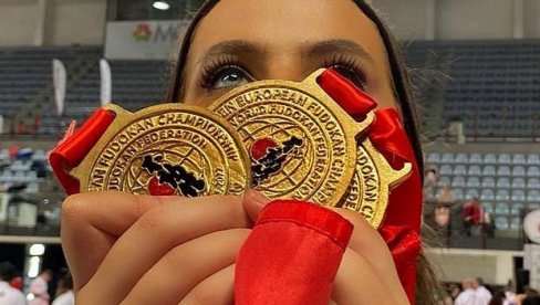 SRPKINJA SPREMNA DA POKORI EVROPU I AMERIKU: Emilija Antanasijević jedna od najvećih zvezda na Evropskom prvenstvu za karatistkinje SRPKINJA SPREMNA DA POKORI EVROPU I AMERIKU: Emilija Antanasijević jedna od najvećih zvezda na Evropskom prvenstvu za karatistkinje