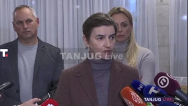 БРНАБИЋ ЈАСНА: Нисам Драган Ђилас да одређујем ко је новинар а ко не (ВИДЕО) БРНАБИЋ ЈАСНА: Нисам Драган Ђилас да одређујем ко је новинар а ко не (ВИДЕО)