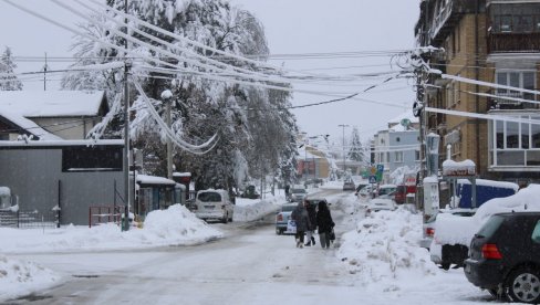 RHMZ IZDAO UPOZORENJE NA NAGLO TOPLJENJE SNEGA: I sutra natprosečne temperature