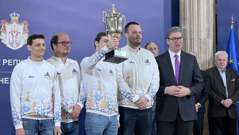 ŠAHISTI NA PRIJEMU KOD PREDSEDNIKA: Prvi put u istoriji naša zemlja je evropski prvak u šahu - trostruko veći budžet za Šahovski savez (VIDEO) ŠAHISTI NA PRIJEMU KOD PREDSEDNIKA: Prvi put u istoriji naša zemlja je evropski prvak u šahu - trostruko veći budžet za Šahovski savez (VIDEO)