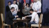 ПРЕДСЕДНИК ЗАИГРАО ШАХ: Вучић одмерио снаге са српским прваком Европе (ВИДЕО) ПРЕДСЕДНИК ЗАИГРАО ШАХ: Вучић одмерио снаге са српским прваком Европе (ВИДЕО)