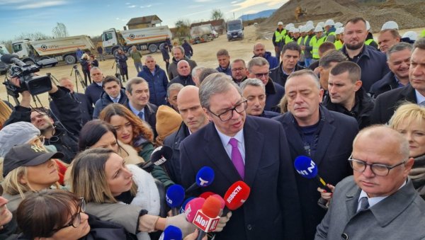 ВУЧИЋ САОПШТИО ВАЖНЕ ПОДАТКЕ: Листа Србија не сме да стане има три одсто више од свих осталих заједно ВУЧИЋ САОПШТИО ВАЖНЕ ПОДАТКЕ: Листа Србија не сме да стане има три одсто више од свих осталих заједно
