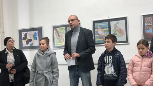 DECA PRAVE IZLOŽBE KAO VELIKI: Projekat „Umetnik u malom“ promovisao 30 malih slikara iz Vršca