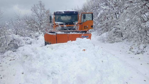 PUTEVI UGLAVNOM PROHODNI: Savetuje se oprez zbog snega kojeg ima na pojedinim deonicama