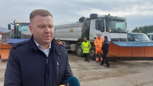 TEŠKA MEHANIZACIJA SPREMNA ZA ZIMU: Vršac se još nije zabeleo, ali je zimska služba u pripravnosti TEŠKA MEHANIZACIJA SPREMNA ZA ZIMU: Vršac se još nije zabeleo, ali je zimska služba u pripravnosti