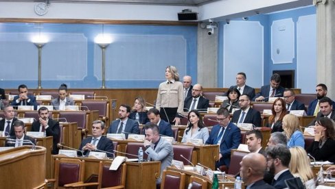 UMALO TUČA U SKUPŠTINI CRNE GORE: Poslaniku koji urla dati bensedin UMALO TUČA U SKUPŠTINI CRNE GORE: Poslaniku koji urla dati bensedin